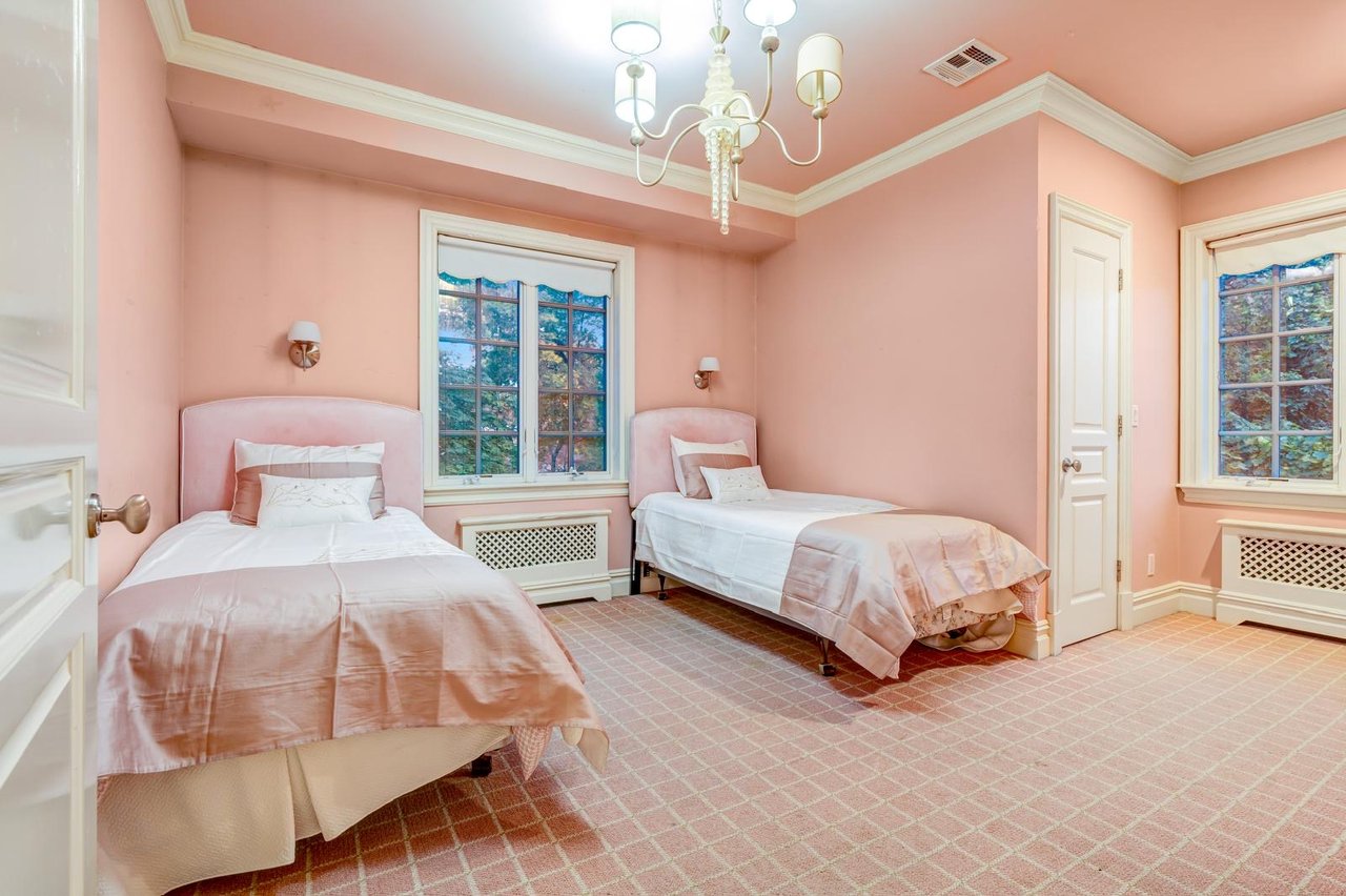 850 E 23rd Street private house