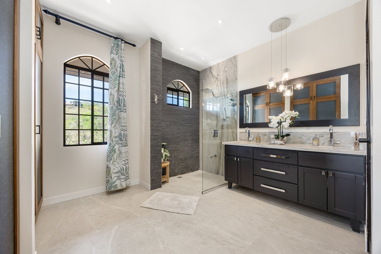 Casa Mimosa | Versatile Luxury Retreat Just 3 Minutes from Flamingo Beach