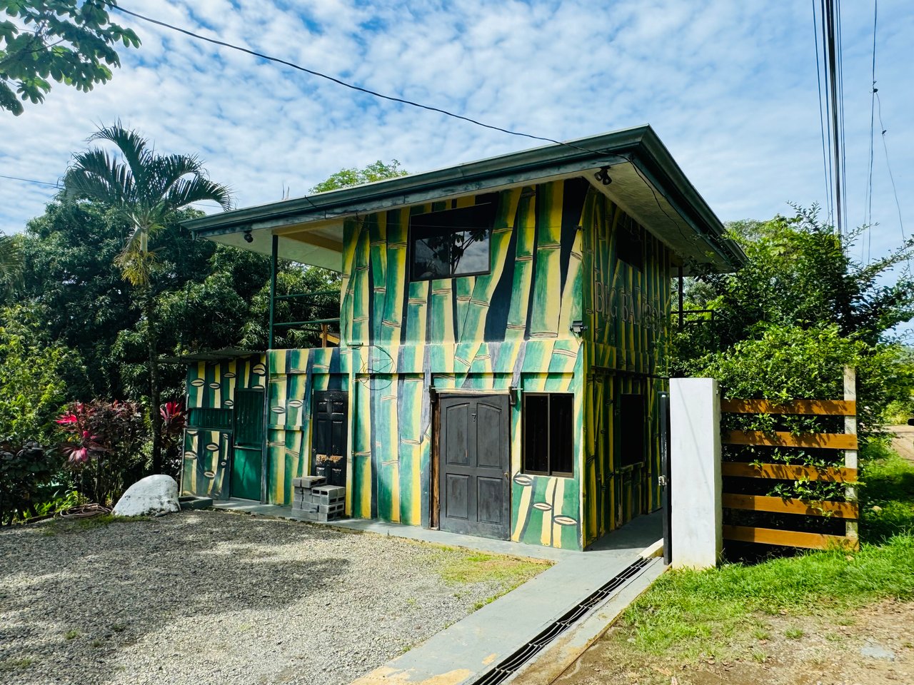 Downtown Uvita Commercial Room Rentals with Restaurant