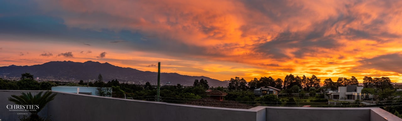 Modern Elegance with Panoramic Views – Exclusive Las Gemas Residence