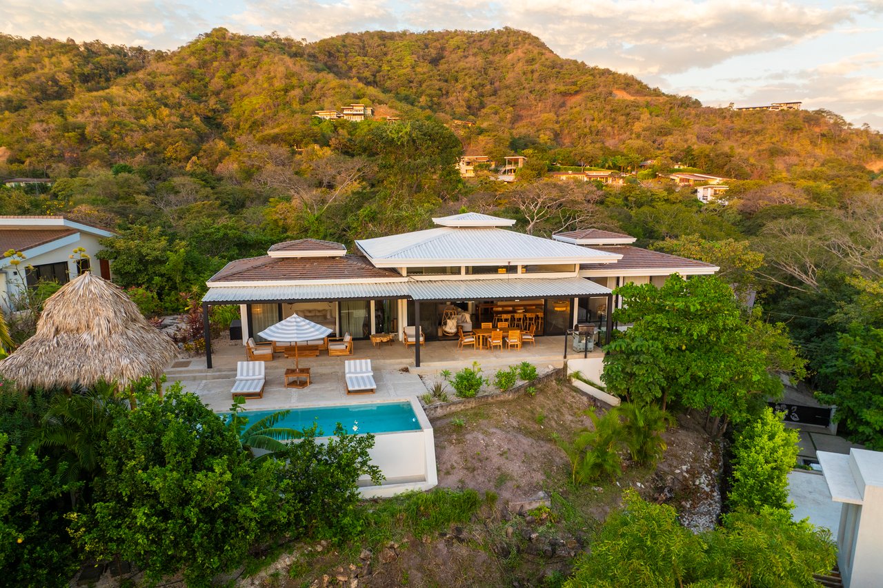 Casa Salinas – 3 beds ocean view home in playa grande