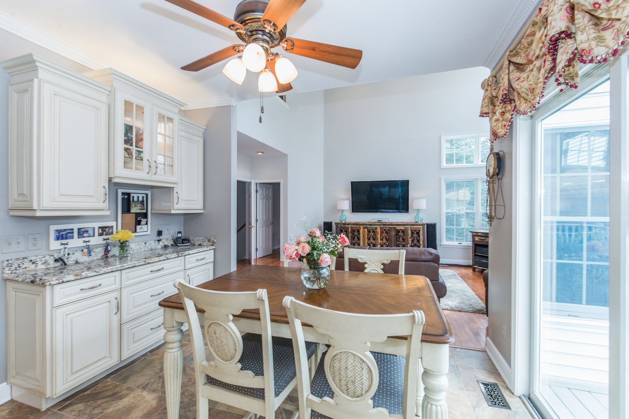 212 Deerlea Ln