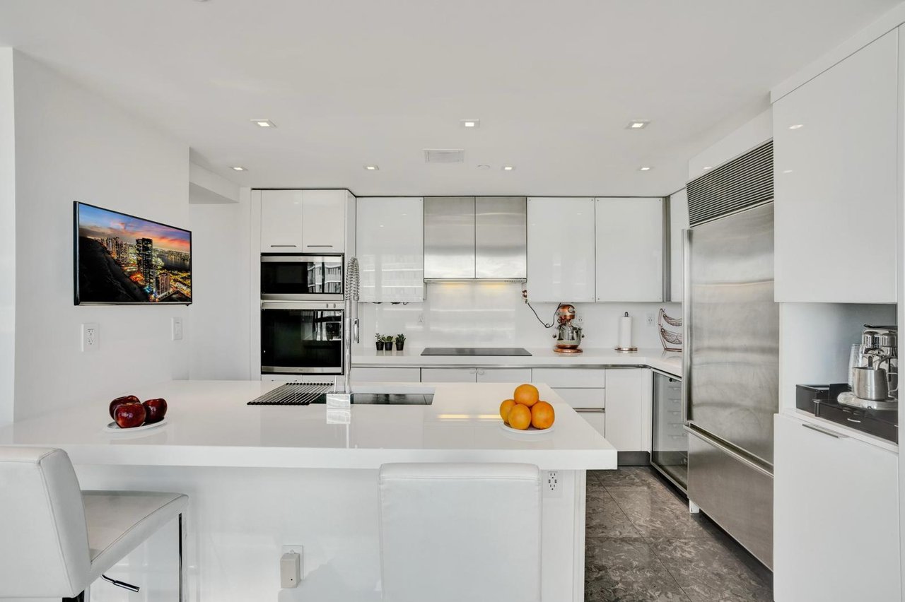 520 WEST AVE #1101