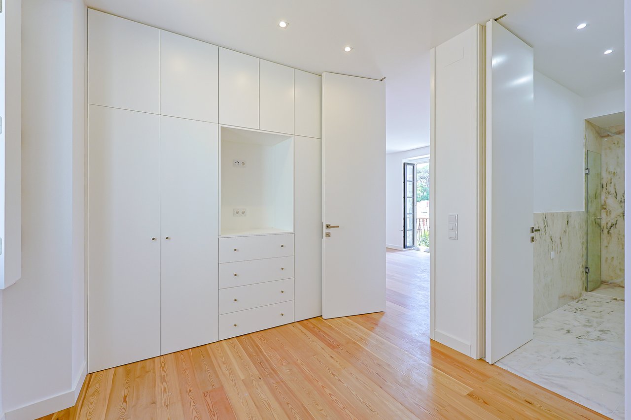 Elegant New T2 Apartment with Two Suites in Monte Estoril