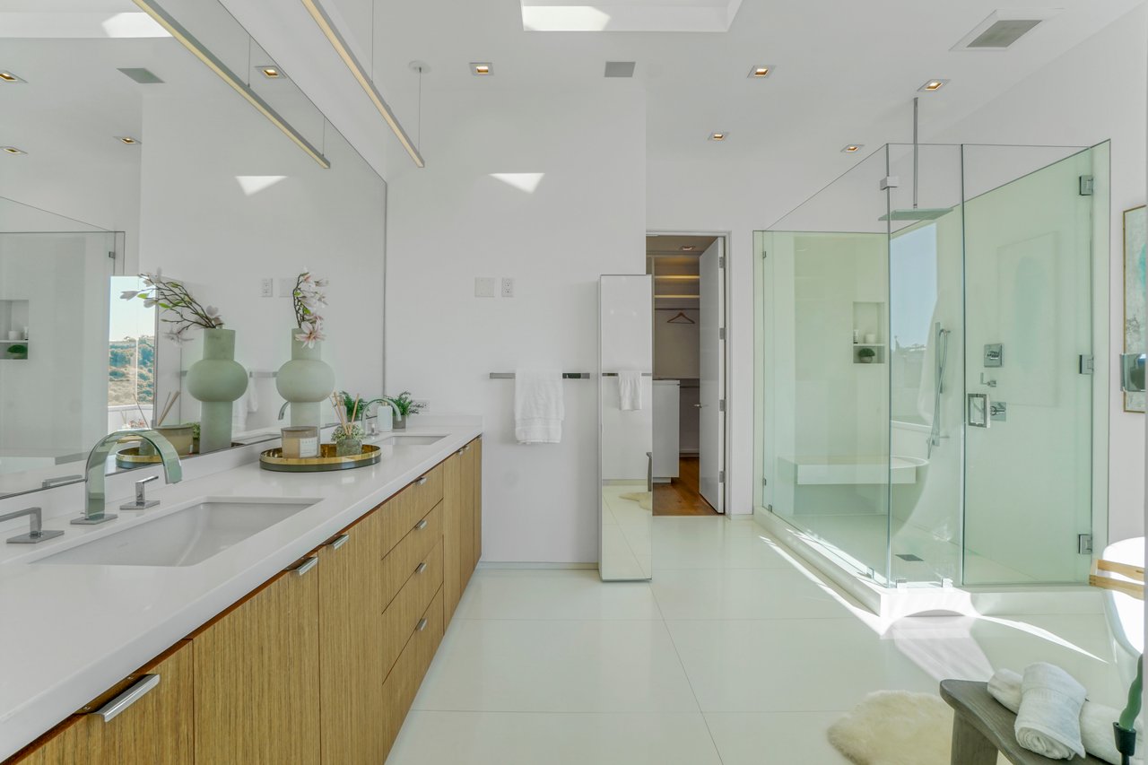 1116 Linda Flora Drive