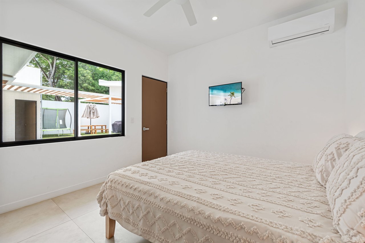 Castillo Blanco | Modern 4-Bedroom Home with Saltwater Pool – Walk to the Beach in Surfside, Playa Potrero