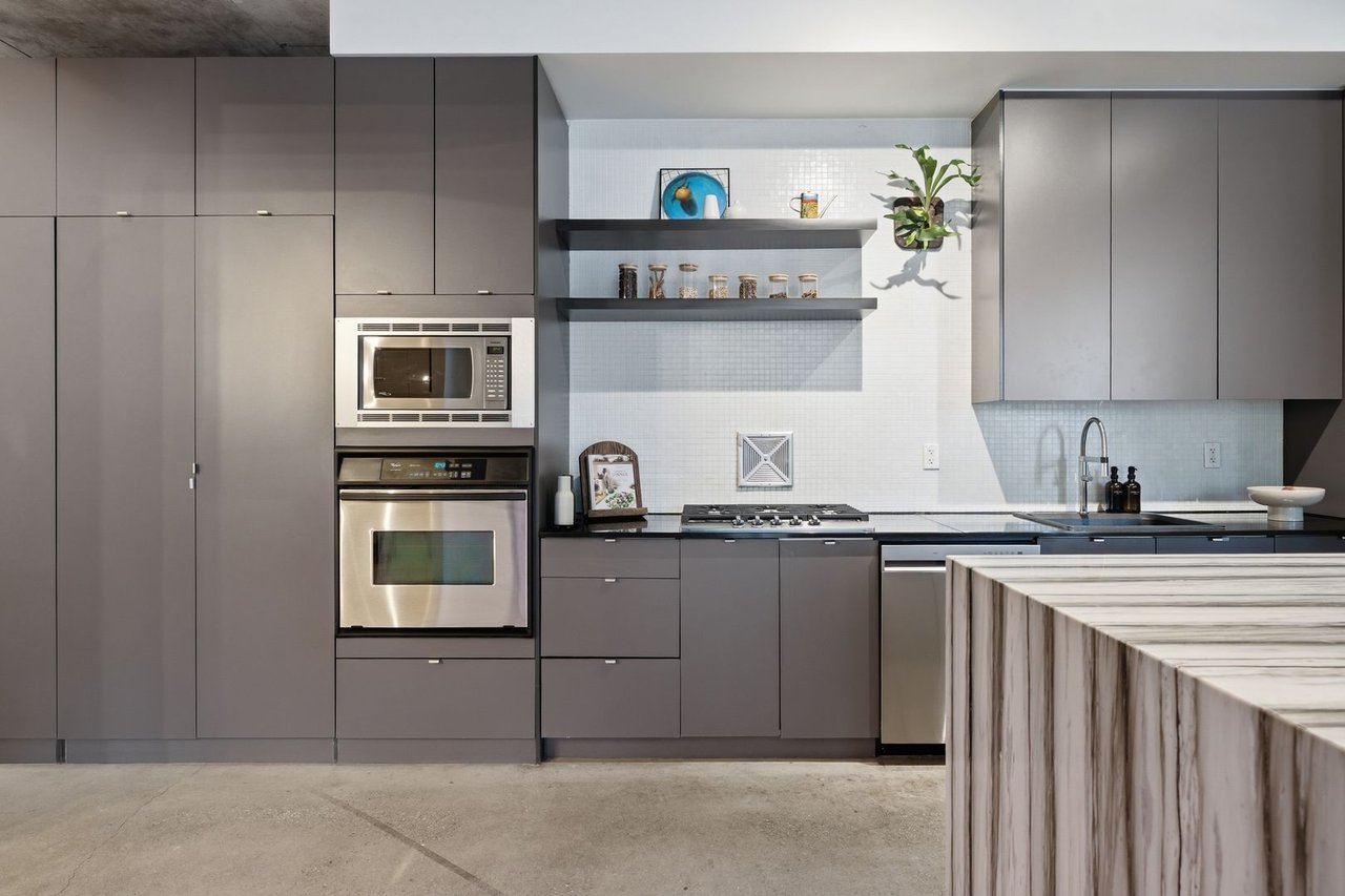 19 Brant St 204