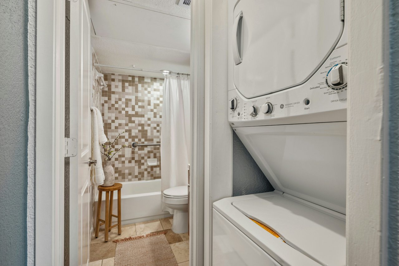 Stylish South Lamar Condo in Gated Ivy Condominiums – Prime Location with Top-Tier Amenities!
