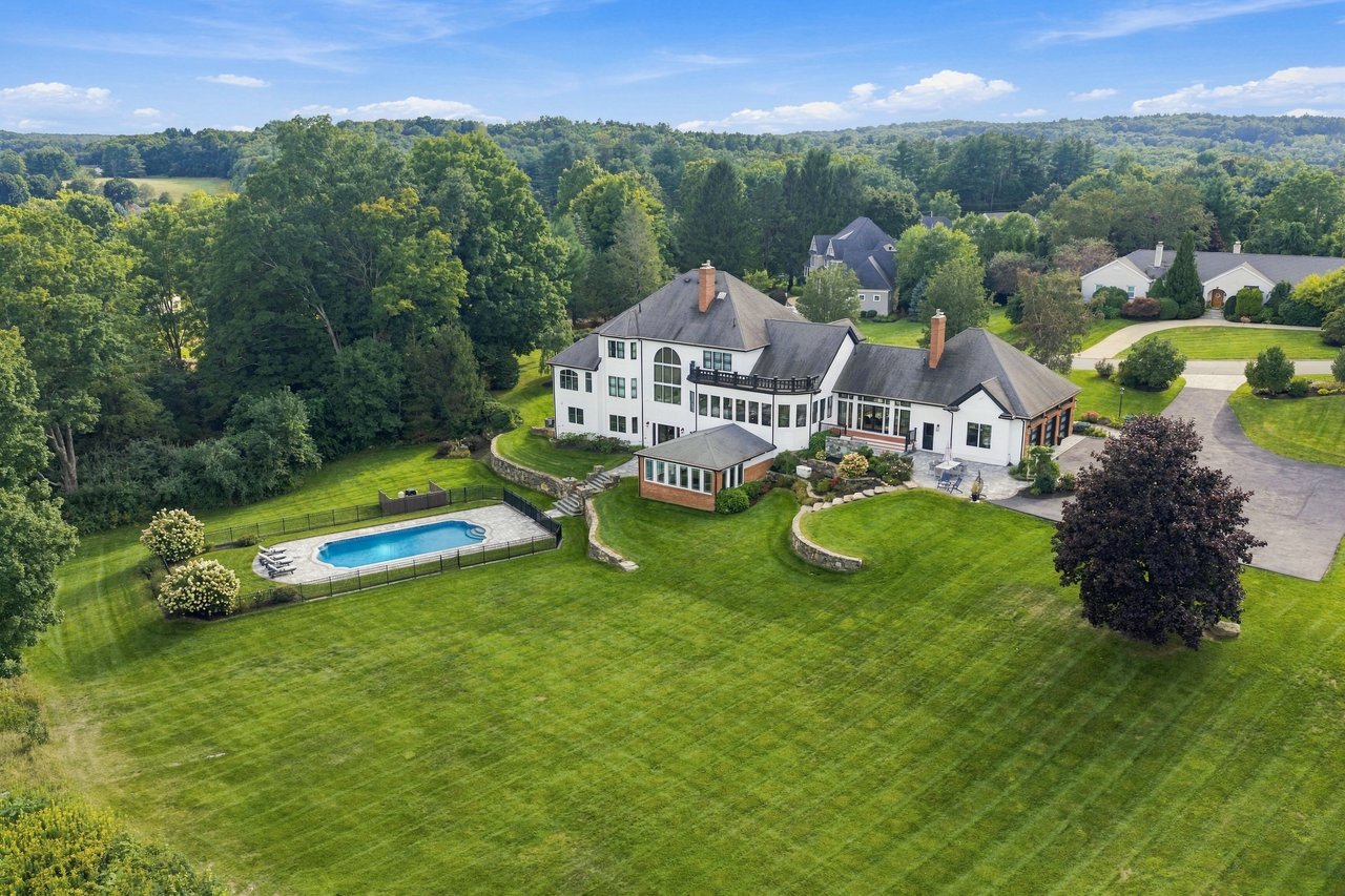 3 Wyndemere Drive