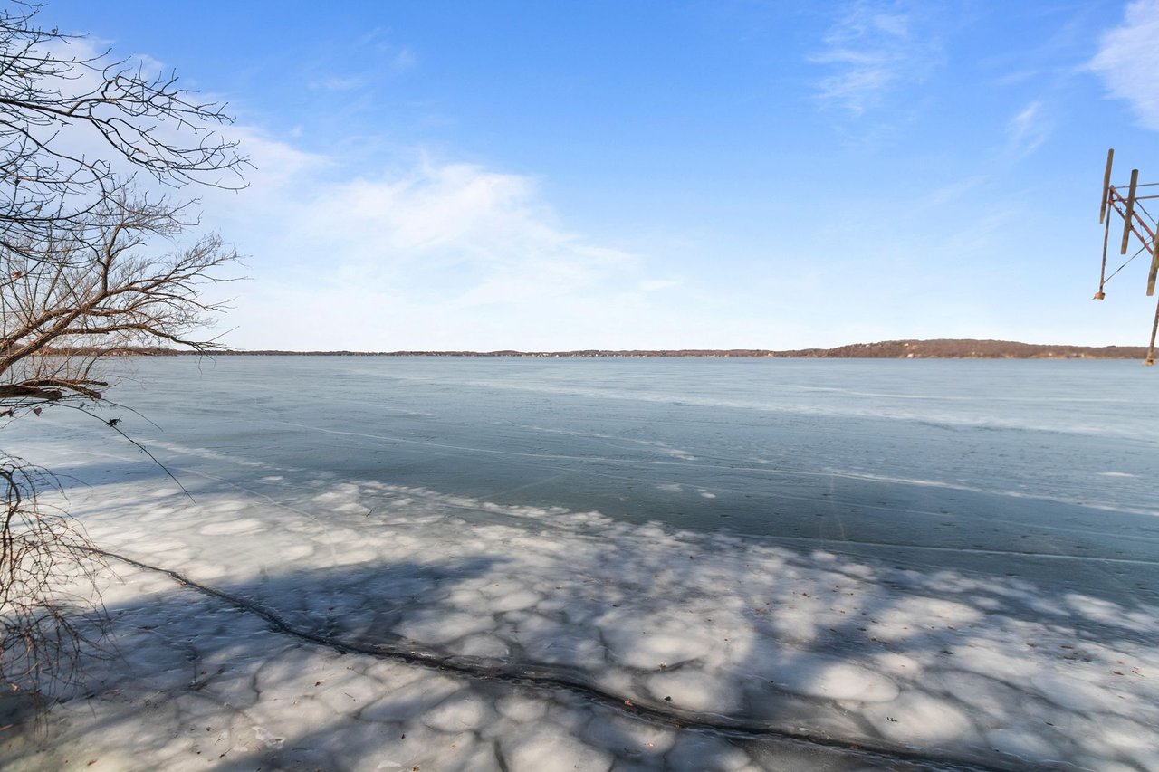 W2632 Oakwood Beach Road