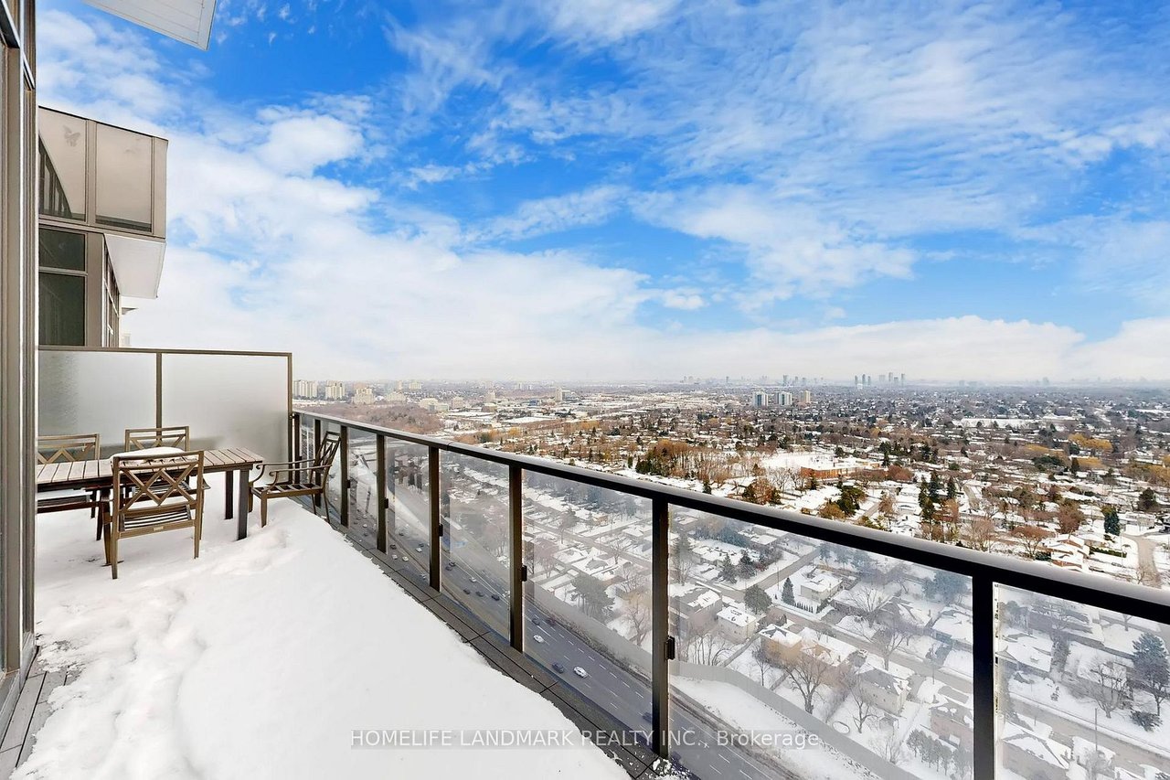 NORTH YORK'S PRESTIGIOUS COMMUNITY PENTHOUSE
