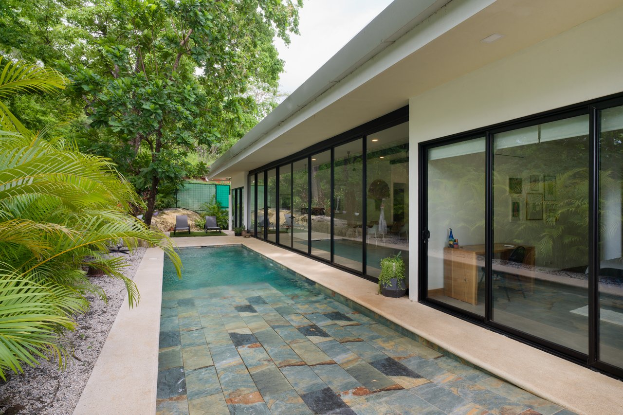 Villa Los Jobos Garden #1 | Modern 4-Bedroom Villa Just 5 Minutes from Tamarindo Beach – Newly Remodeled and Move-In Ready