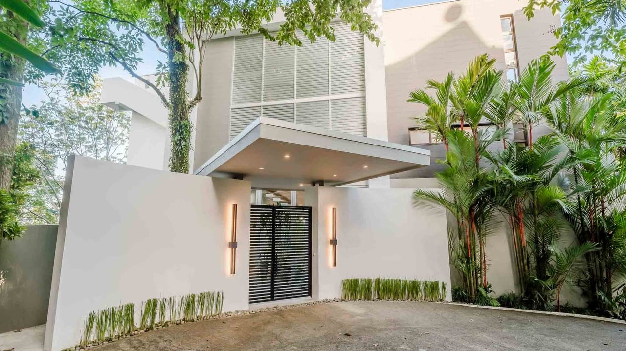 Mirazul, Hill Top Luxury Estate