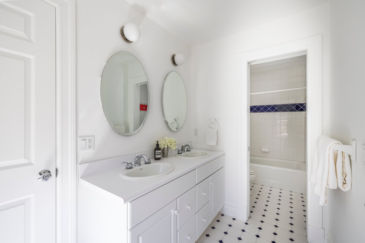 9 Dering Lane, East Hampton