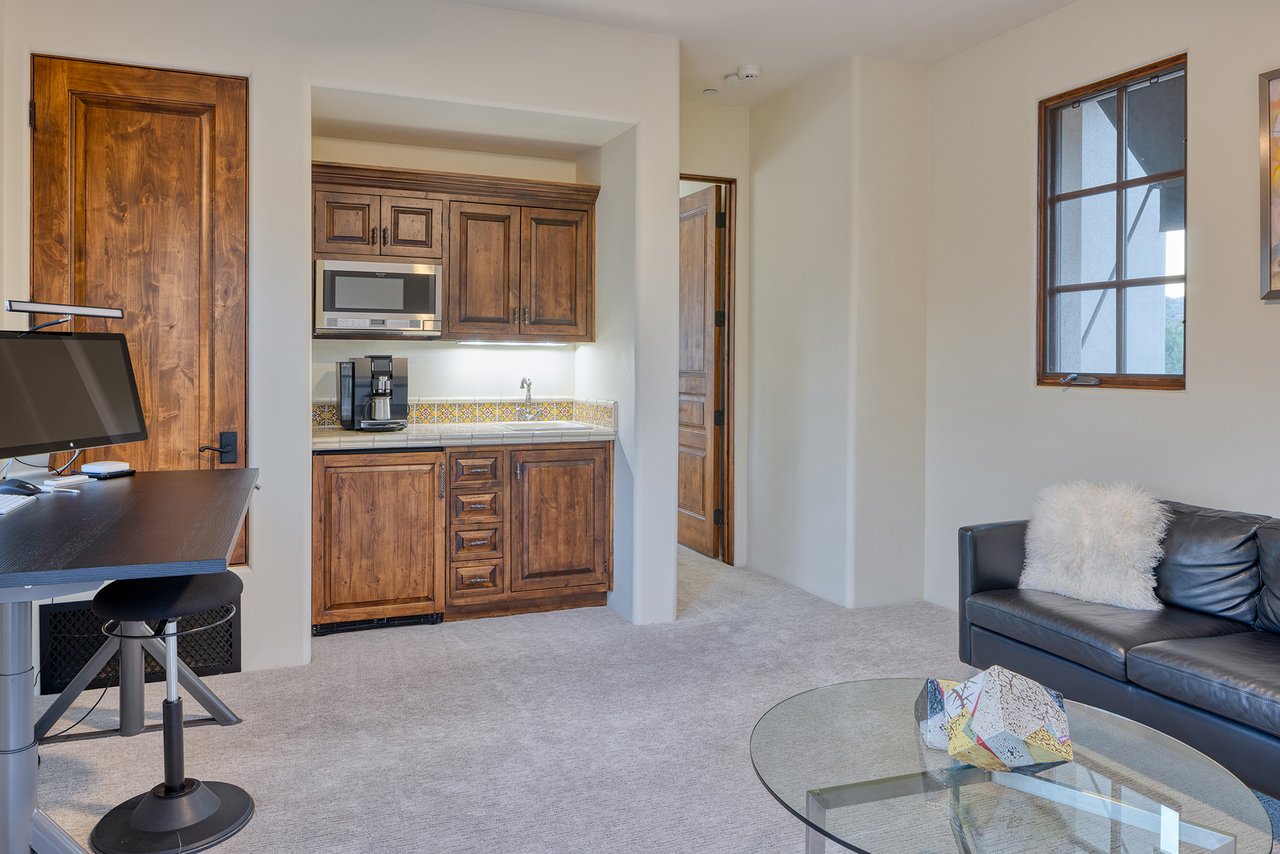 8243 N MOCKINGBIRD Lane