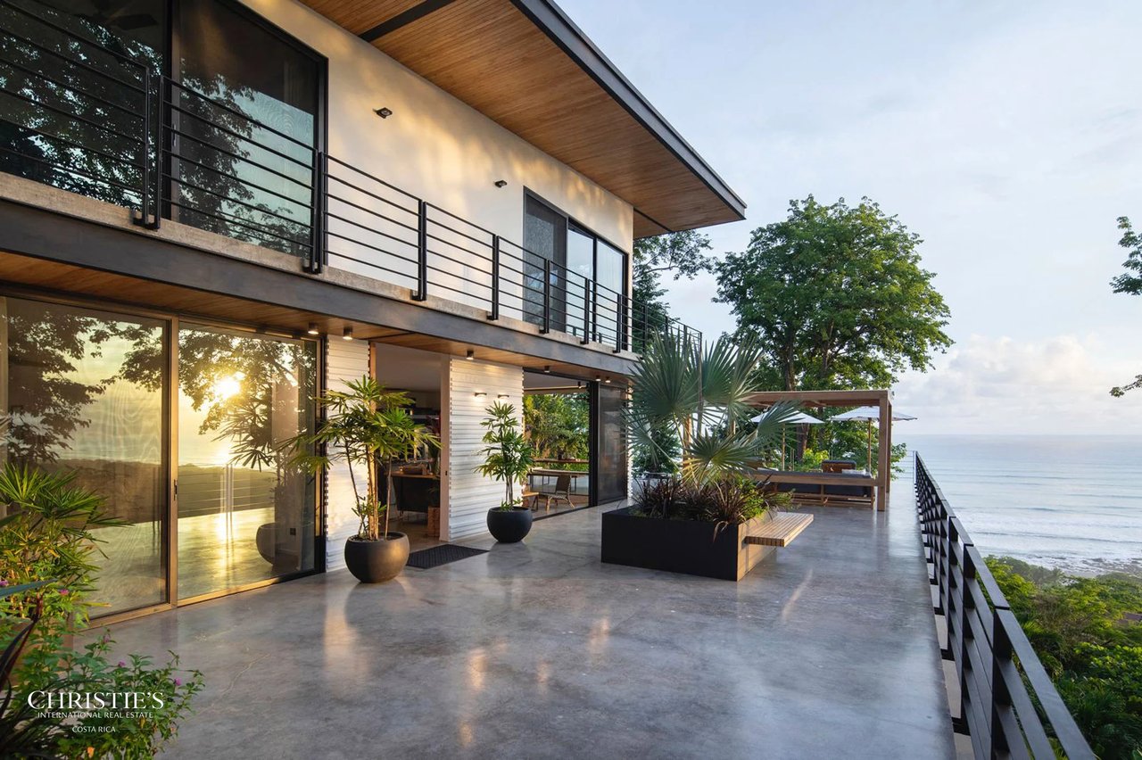 Coastal Estate with Two Villas and Dramatic Ocean Views