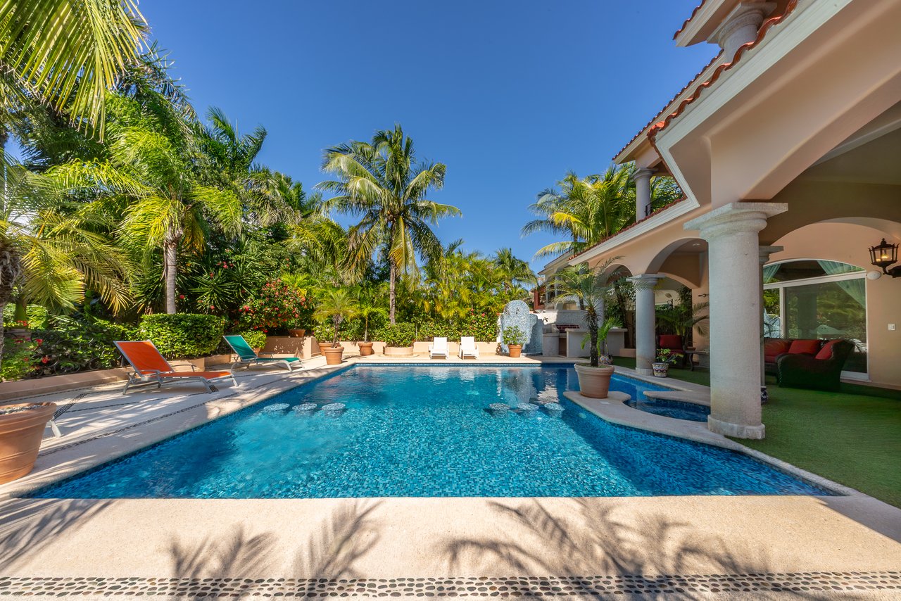Villa Maravilla Puerto Aventuras | Golf-Front Luxury Villa