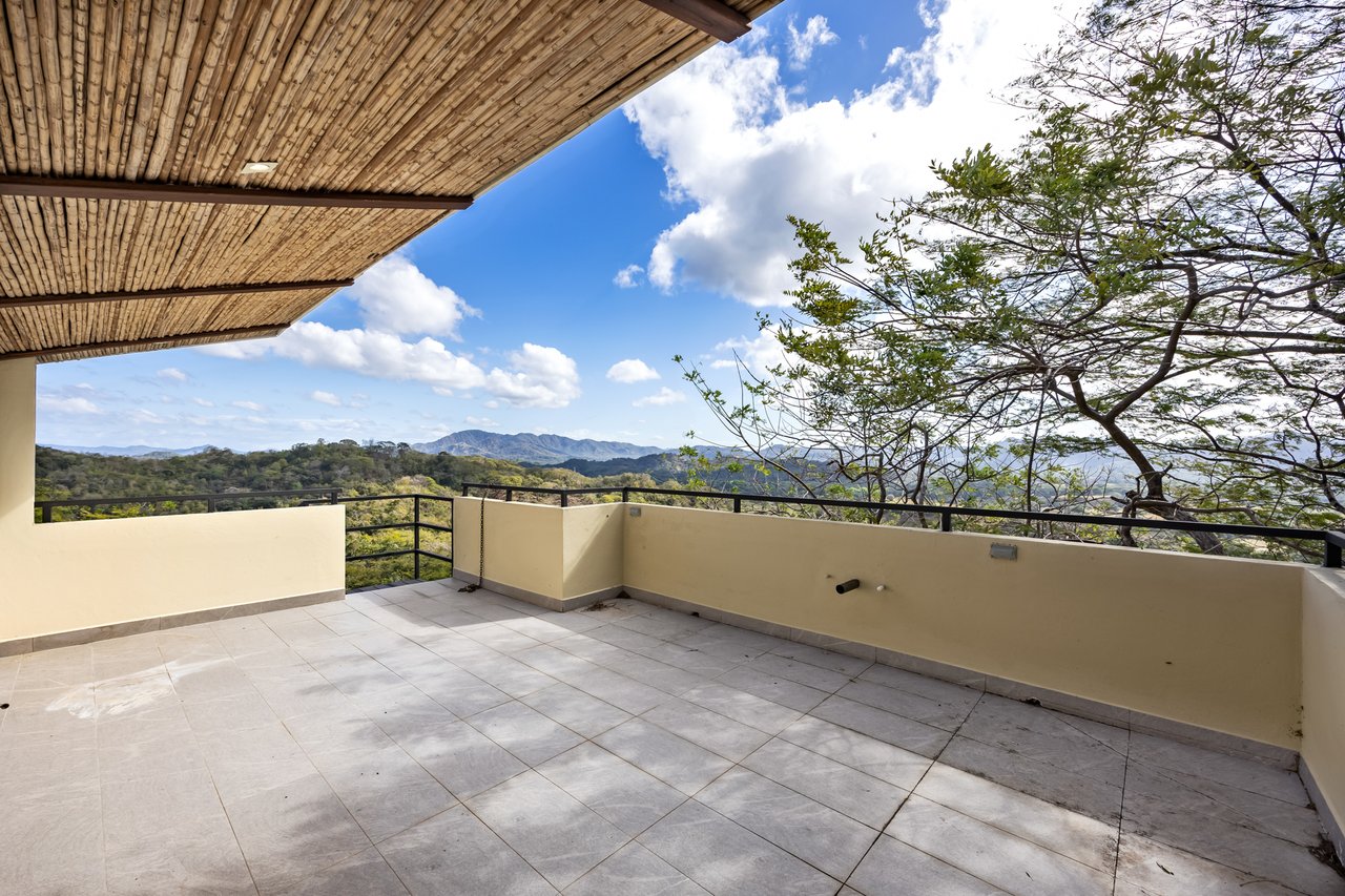 Corona Del Cabo 4 | Main Home + Guest House with Views & Pool – Playa Grande