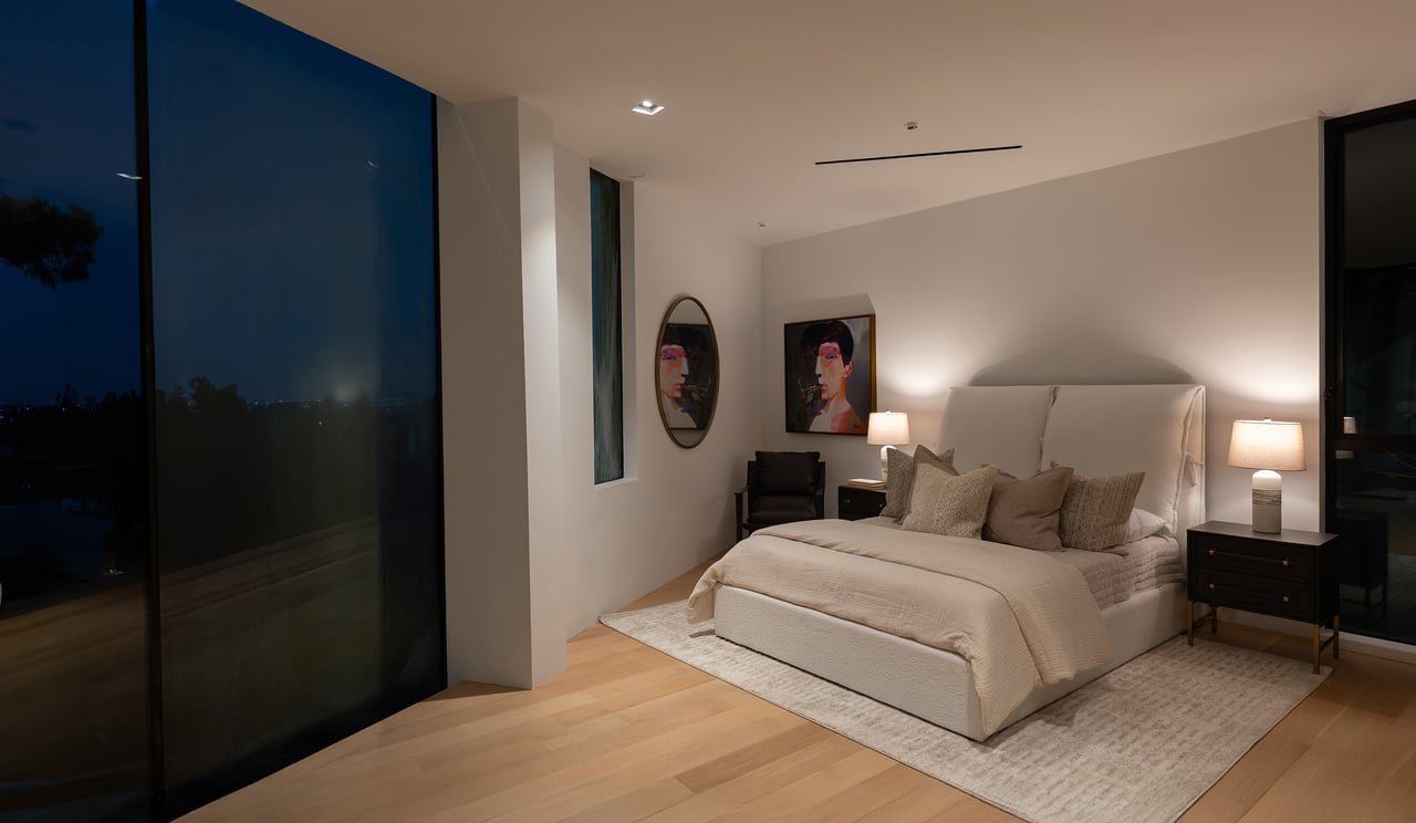 9277 Thrush Way, Sunset Strip