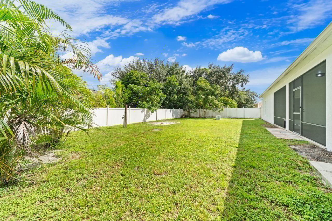 459 Calamondin Avenue NW