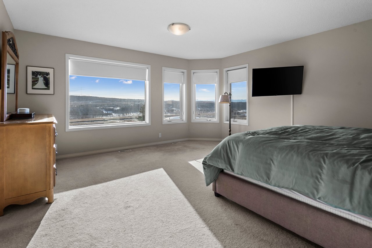 98 Tuscany Ravine Close NW