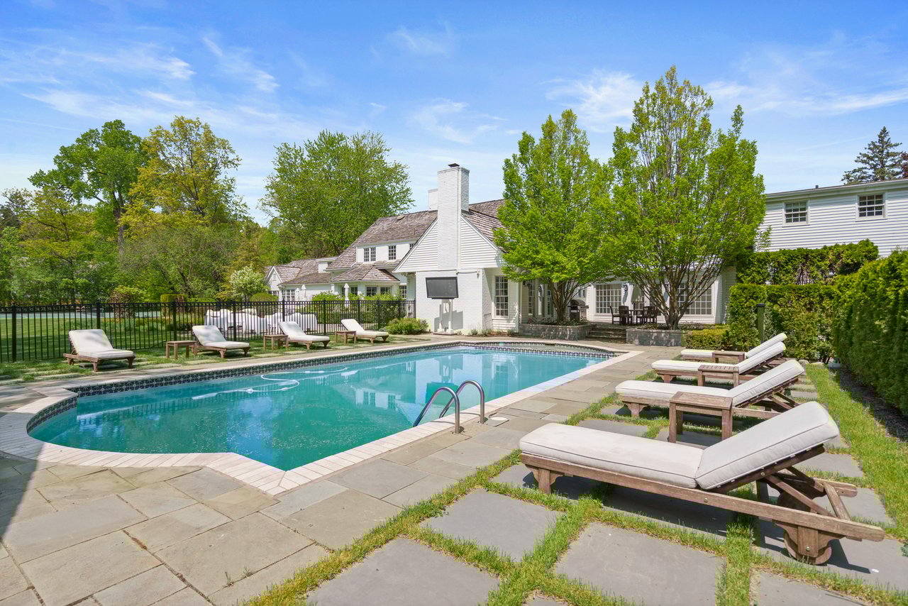 345 Woodridge Road