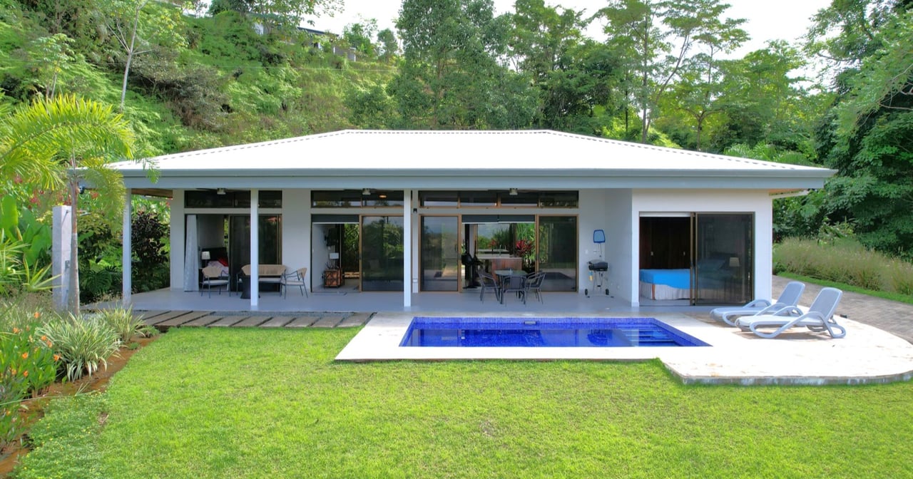 Tropical Turnkey Retreat in Gated Community