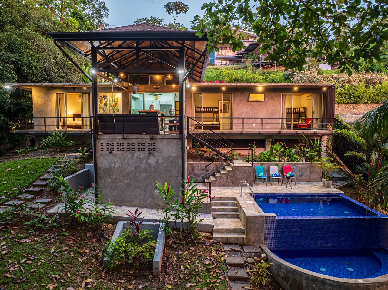   3 bedrooms, 2.5 bathrooms Villa Steps from Uvita, beautiful Beaches, Waterfalls, Restaurants and Tourist Attractions.