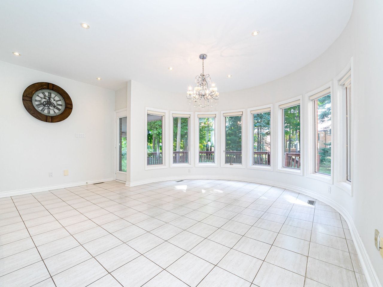 10 Edmund Crescent