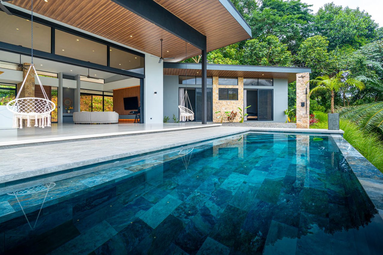 Ojochal Modern Jungle Home with Infinity Pool & Mountain Views