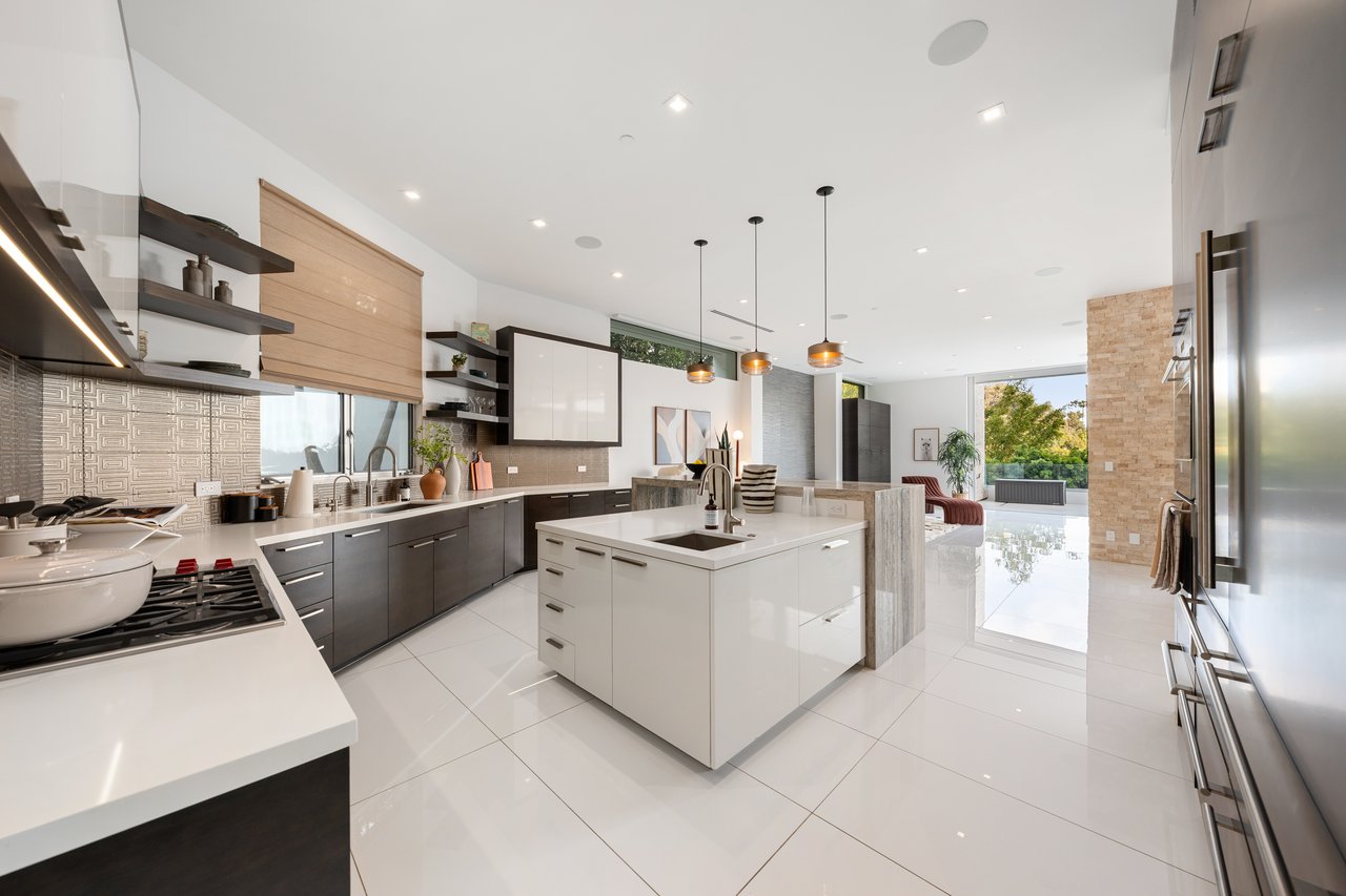 9311 Readcrest Dr, Beverly Hills