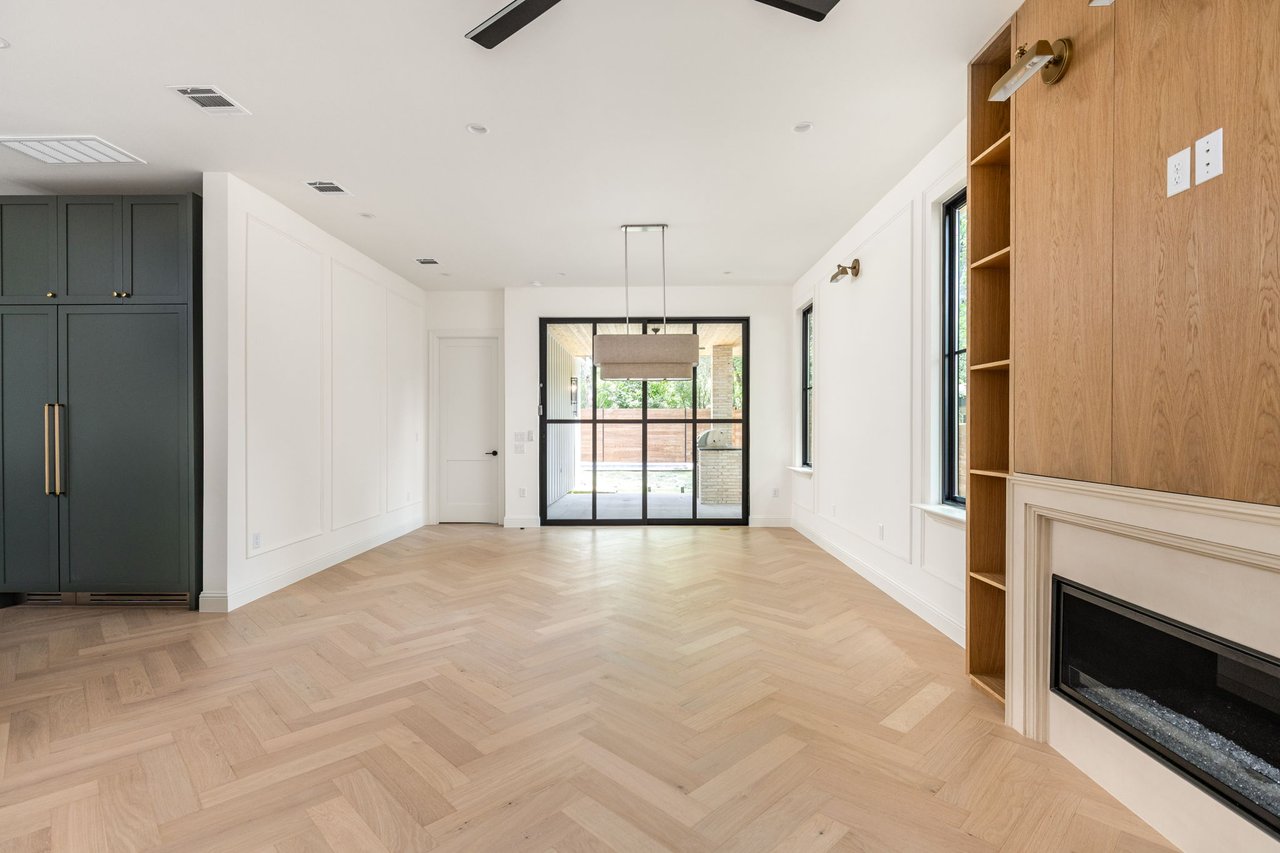 1208 Brentwood St