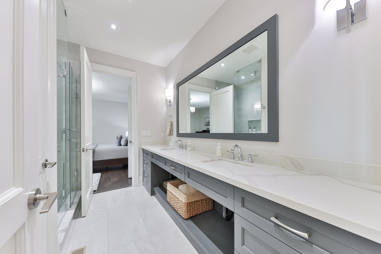 408 Saville Crescent, Oakville
