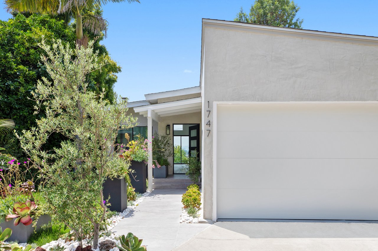 1747 Hollyvista Ave