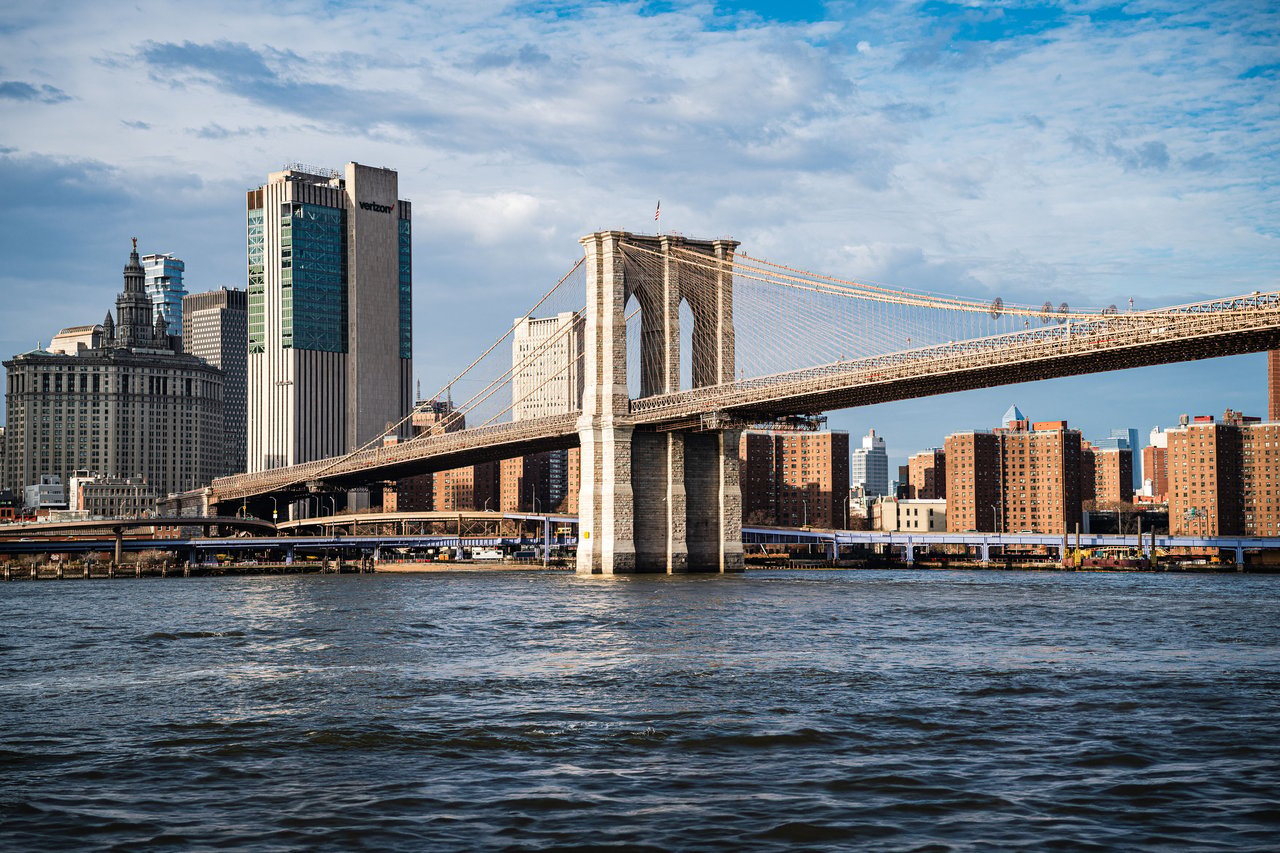 11 Hoyt luxury condominium tower in Downtown Brooklyn featuring Studio Gang architecture, a distinctive sculpted façade, expansive private gardens, and resort-style amenities.