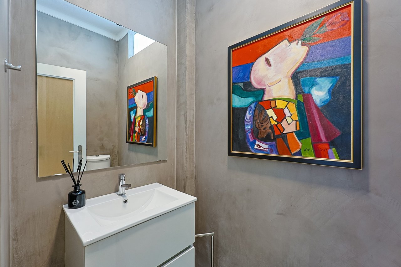 Stylish Renovated 5-Bedroom Villa with Pool in Monte Estoril’s Prestigious Avenida de Portugal