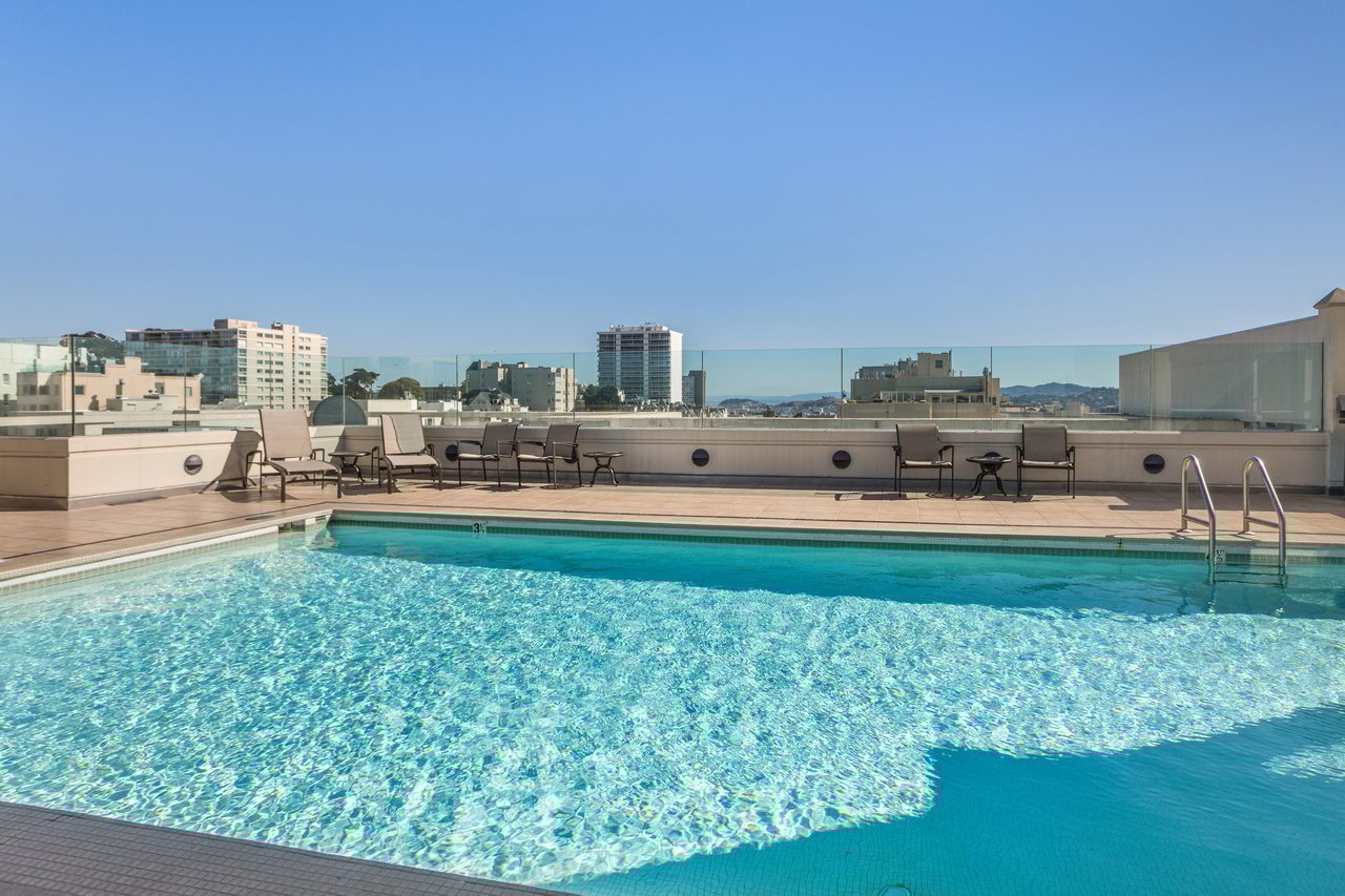 Contemporary Pacific Heights 1 Bedroom + Den