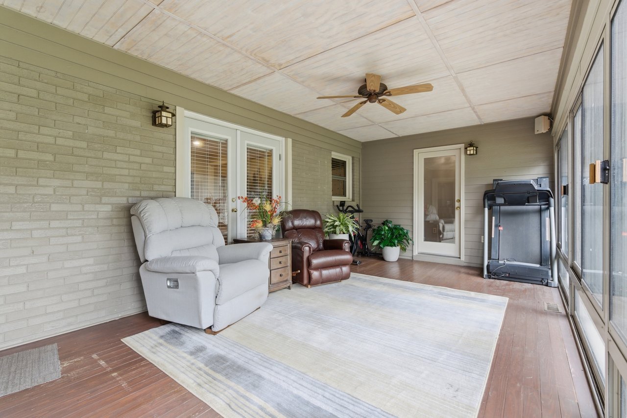 Adorable Full Brick Ranch style home just minutes from Downtown Huntsville!!