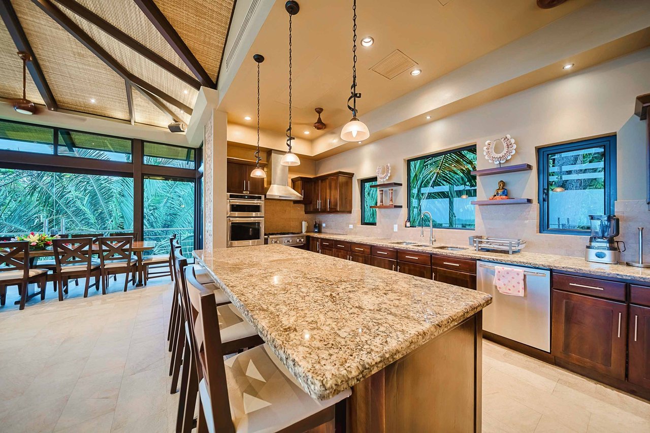 Walk to beach Vista Hermosa Estate Lucrative Contemporary Estate