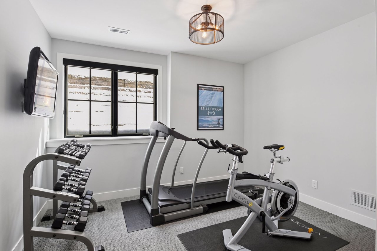 630 Gardner Street E, Wayzata