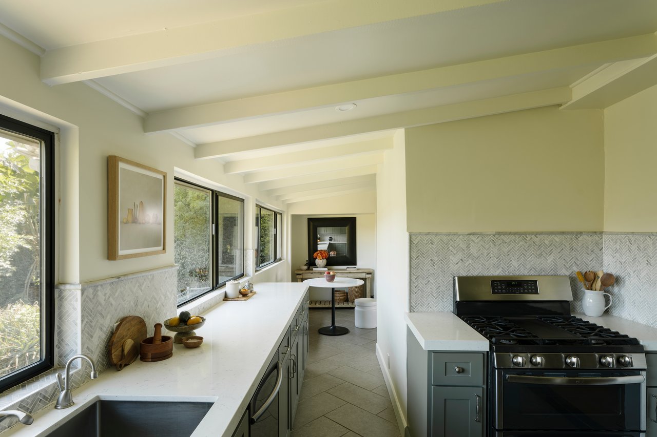 11764 Laurelcrest Drive in Studio City