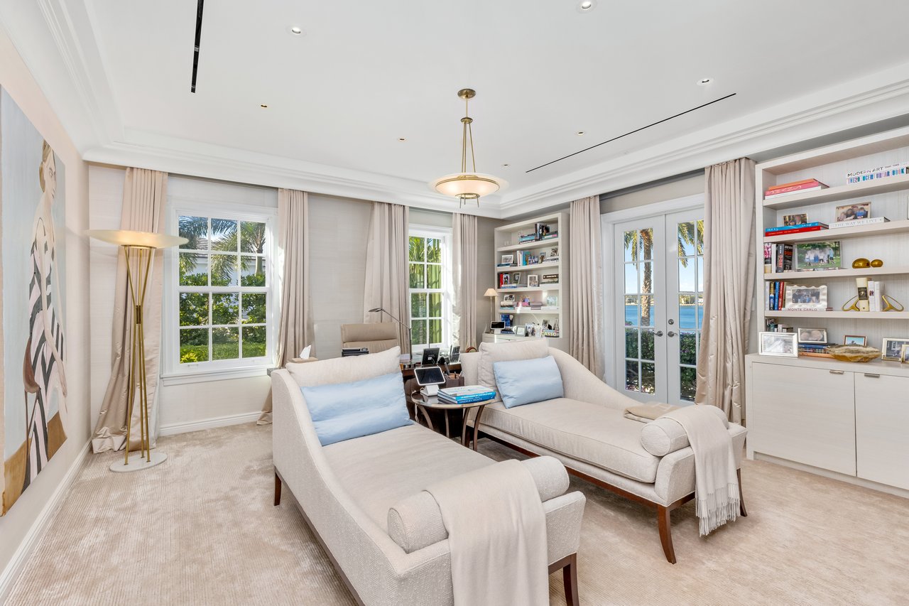 Georgian Waterfront Mansion on Everglades Island