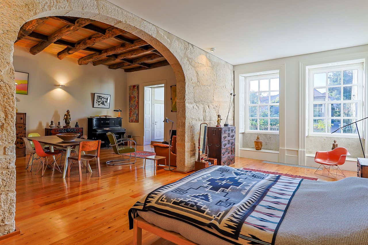 Elegant Two-Bedroom Loft with Garden in Historic Downtown Porto