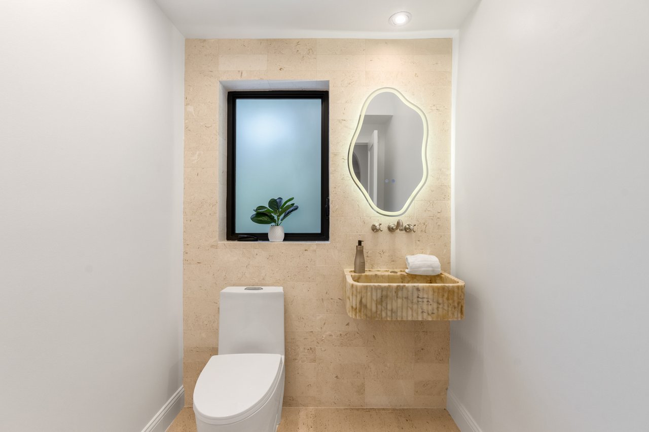 3700 Hibiscus Street "Casa Mamey"