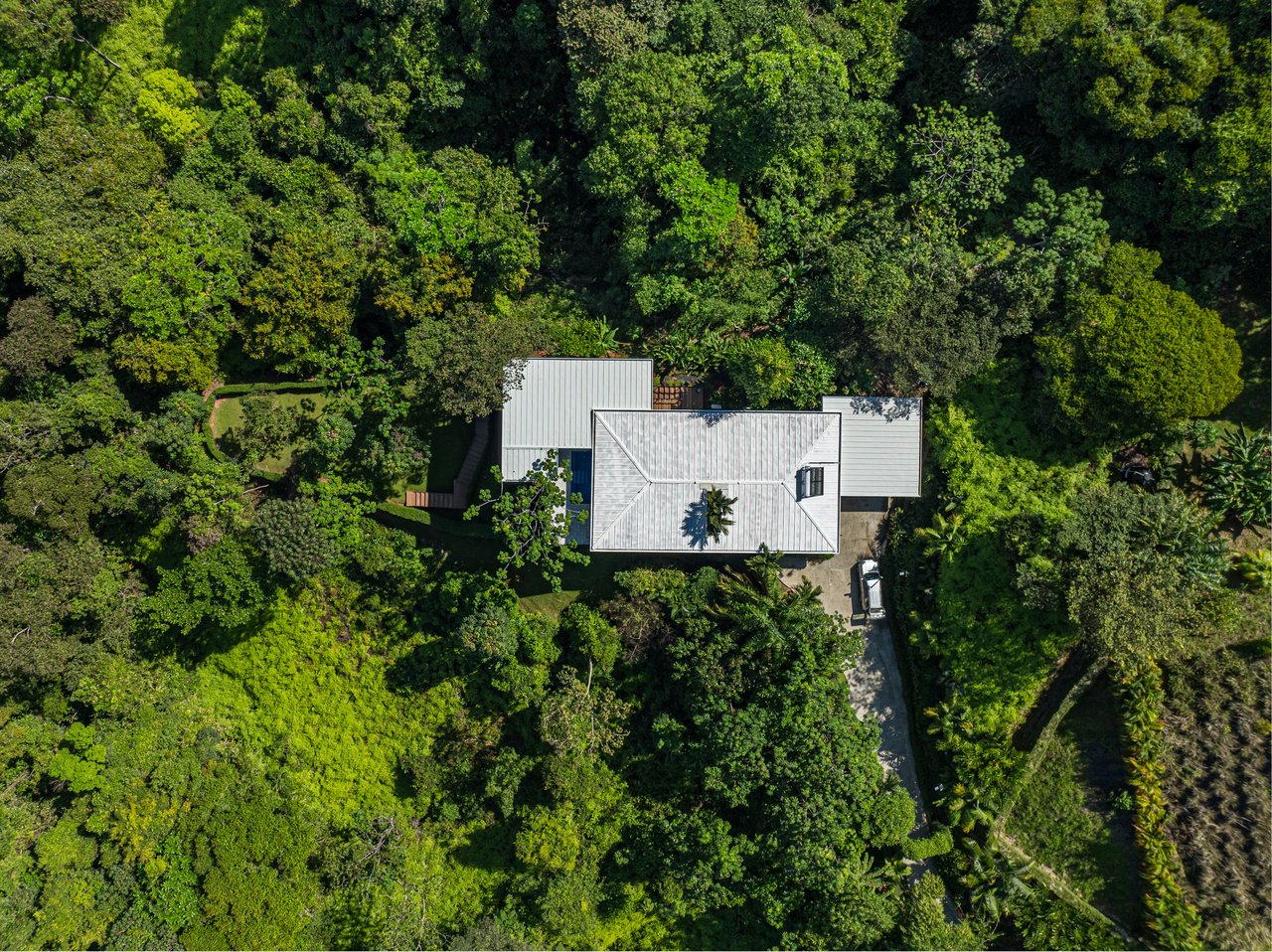 Stunning Ocean and Mountain Views, Casa Tres Galgos in Ojochal on Calle Perezoso