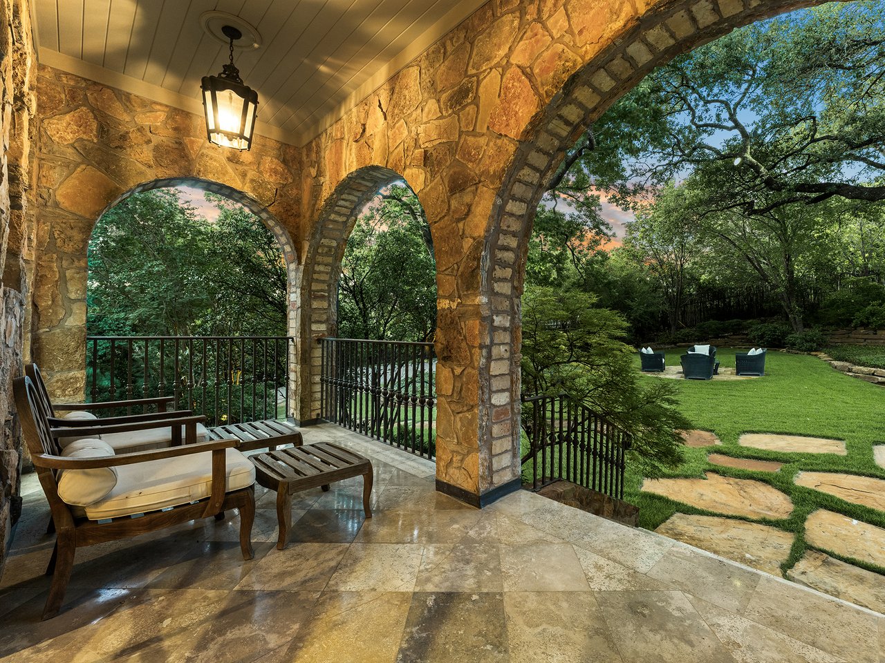 3907 Balcones Drive