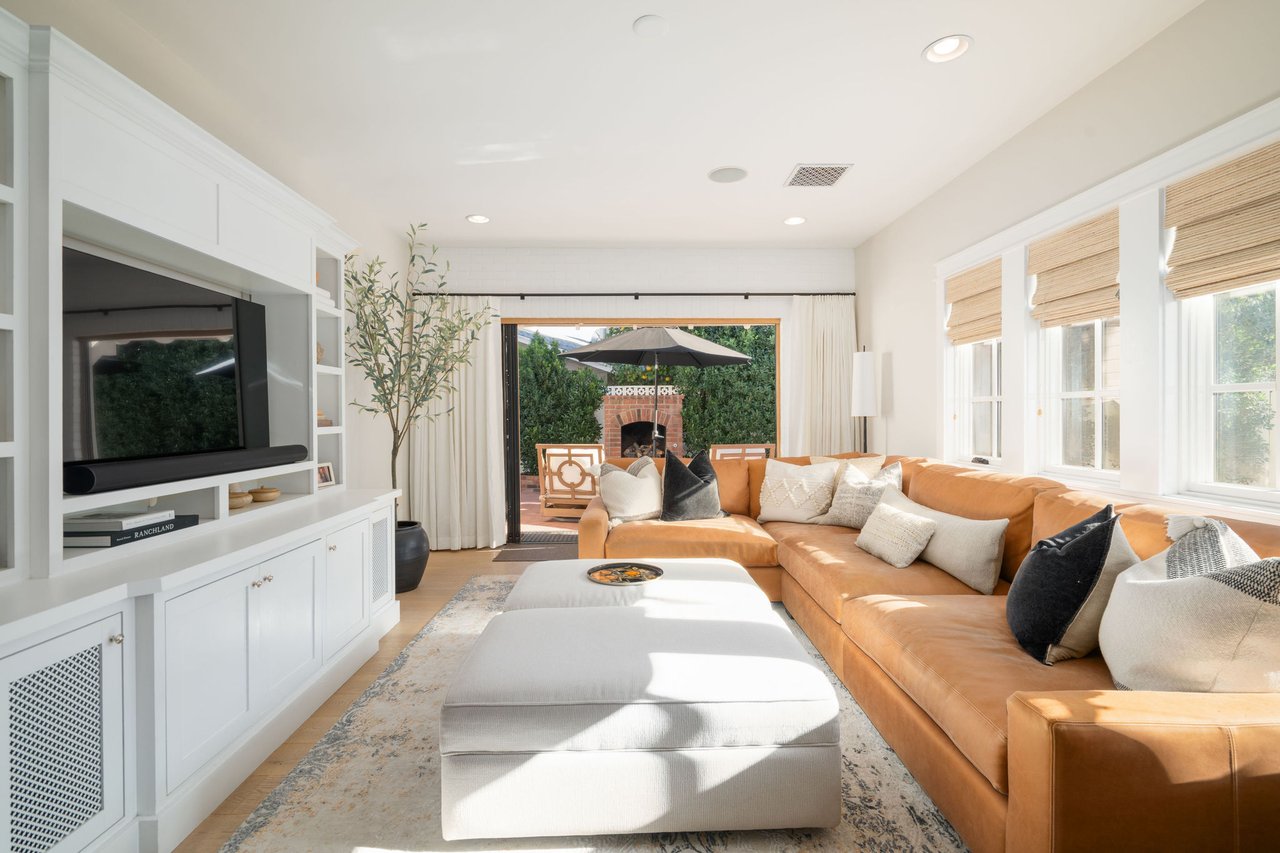 5627 E MONTEROSA Street