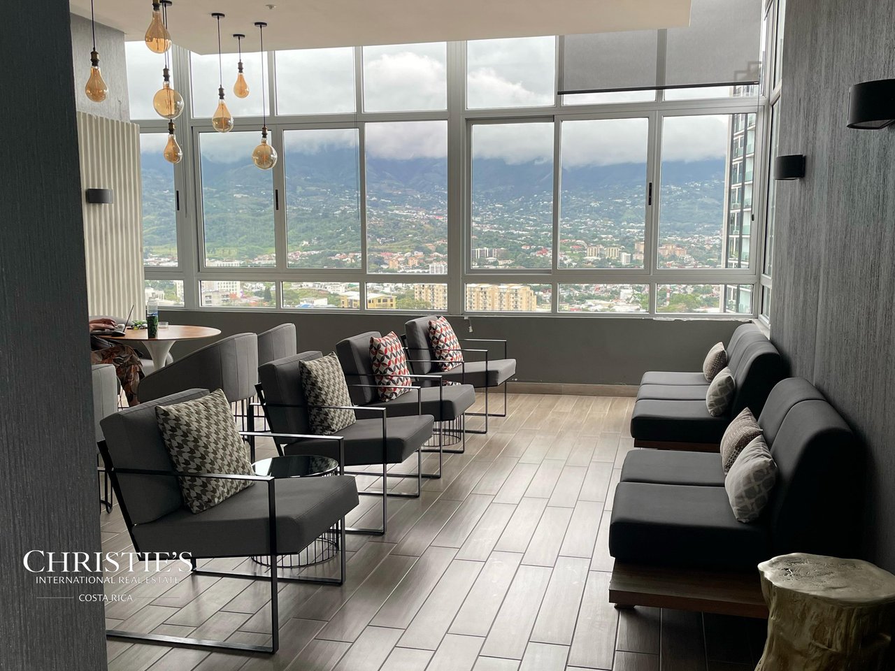 Contemporary 15th Floor Residence at U Nunciatura – Rohrmoser
