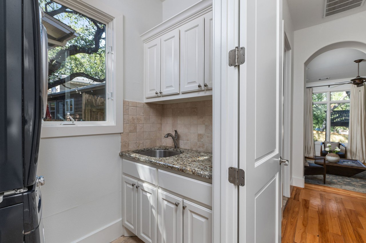 Charming Deep Eddy Retreat in the Heart of Central Austin