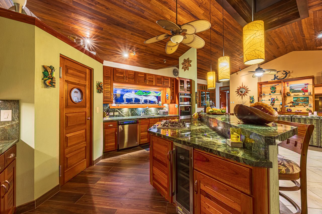 Costa Verde Estates Oceanview Home with Guest House